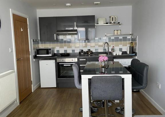 Portsmouth City Centre Apartment | Spacious Apartment next to Central Train Station