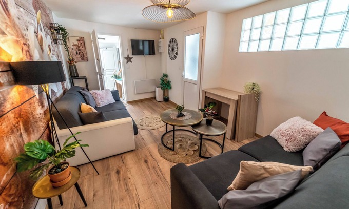 Equemauville Apartment | SPACIOUS Apartment Terrace Parking 10min Honfleur Plage harbor