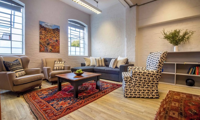 Cape Town City Centre Apartment | Spacious apartment with rooftop pool, walk to vibrant and trendy V&A Waterfront.