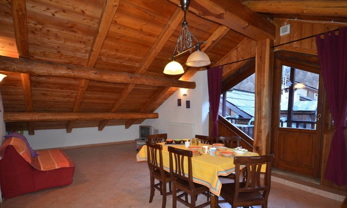 Soucheres-Basses Apartment | Spacious attic with two bathrooms