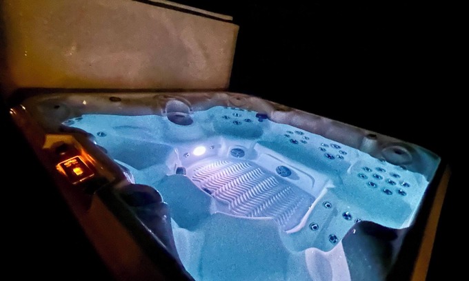 Turner Valley House | Spacious Basement Suite w/Hot Tub. Explore Diamond Valley!