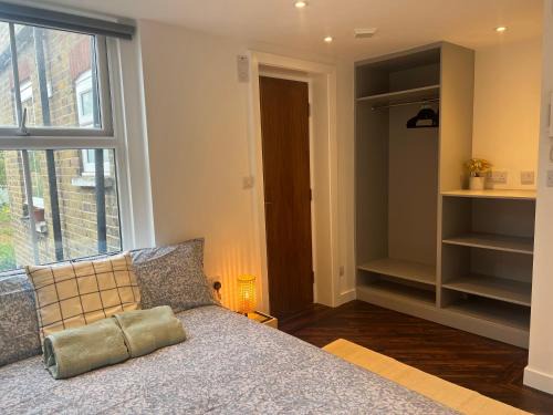 Larkhall Apartment | Spacious Battersea Rooms and Apartments