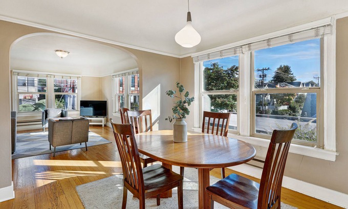 Broadway Apartment | Spacious, bright 1br in central Capitol Hill location