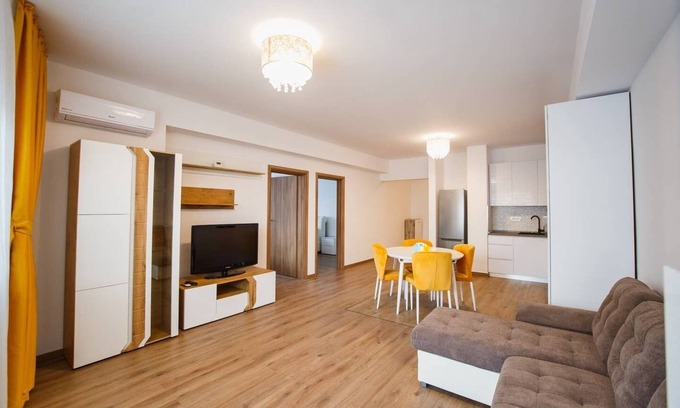 Oradea Apartment | Spacious & Bright 2 bedroom Central Apartment