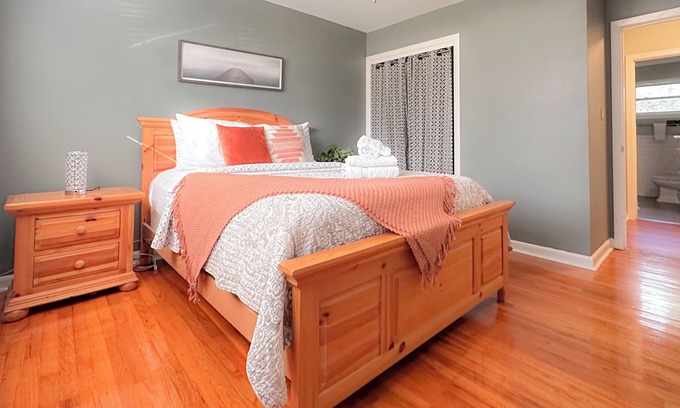 Tallahassee House | Spacious Bungalow Near Capitol, Campus & Hospitals, Pet Friendly.