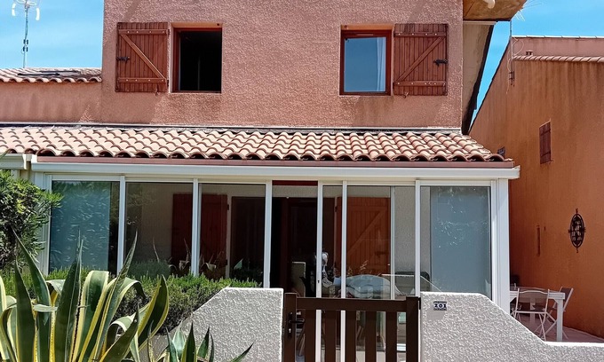 Gruissan Cabin | Spacious bungalow, T3, roof terrace, swimming pool, Wifi, lagoon, near beach