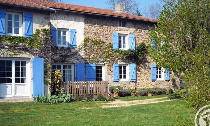 Saint-Alban-les-Eaux Cottage | Spacious cottage with garden and fireplace in Saint-Alban-les-Eaux