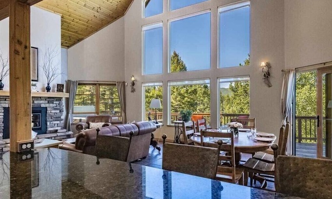 Angel Fire Cabin | Spacious cabin, 2 decks, Wheeler PK view, over 2mi from ski drop off, hot tub…