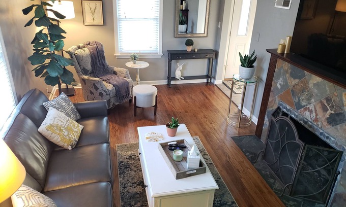 South Bend House | Spacious Cape Cod - Minutes from Notre Dame