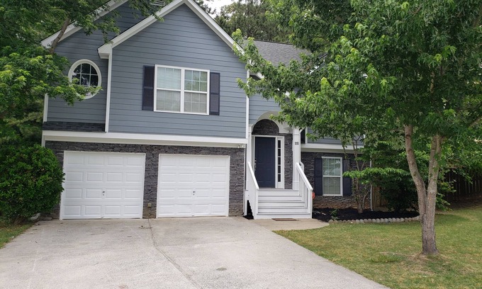 Cartersville House | SPACIOUS Cartersville HOME that SLEEPS UP TO 13 PEOPLE and 12 min. to Lakepoint!