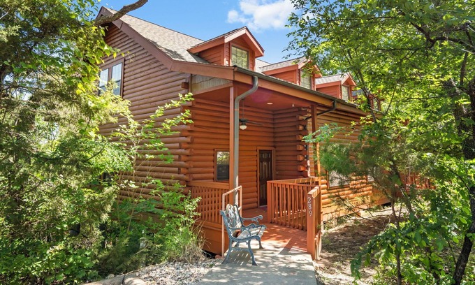 Branson Theater District Cabin | Spacious Cedar Cabin Near Branson Attractions – Sleeps 10