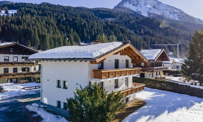 Kleinarl Ski Chalet | Spacious chalet with ski storage and sauna