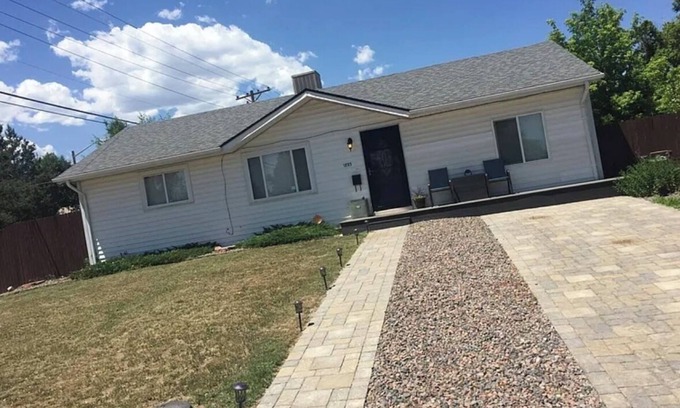 Mar Lee House | Spacious Charming 2-bedroom/2-bath house pet friendly with large yard in Denver.