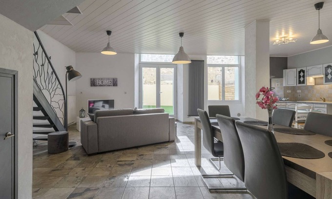 Le Puy-en-Velay Apartment | ★ Spacious ★ City centre ★ Terrace ★ Easy Parking ★ WIFI ★