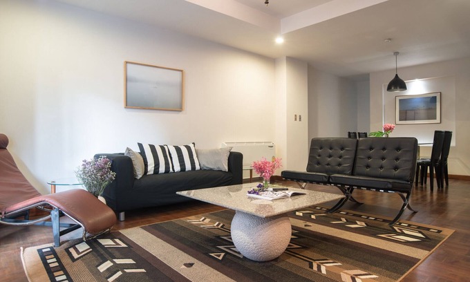 Ratchaprasong Condo | Spacious Classic Retro Style Condo/next to BTS/1 stop from Silom & Siam BTS