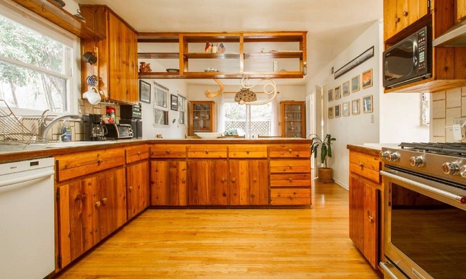 Pacific Palisades House | Spacious, Comfortable, Casual Endless Summer - Beach, Dining, Hiking, Hot Spots
