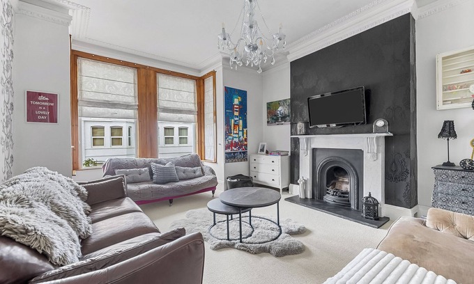 Plymouth House | Spacious Comfortable 4 Bedroom House Close to City Centre, Barbican, Hoe & Moors
