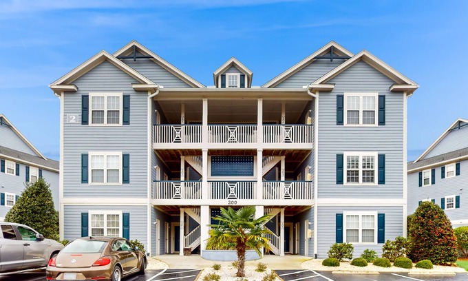 St. James Condo | Spacious condo with marina & Intercoastal views, screened-in balconies, W/D & AC