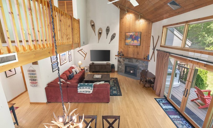West Dover House | Spacious Corner Townhouse from Mt. Snow! Private hot tub!