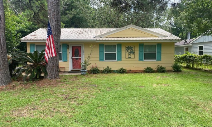 Daphne House | Spacious Cottage Near Mobile Bay