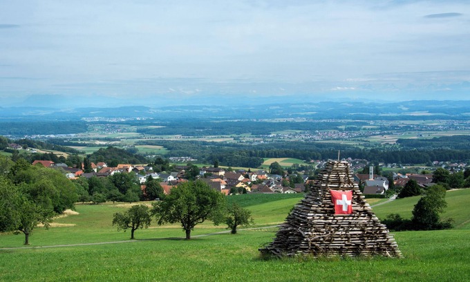 Gunsberg Villa | Spacious country house for group retreats in the Solothurn Jura