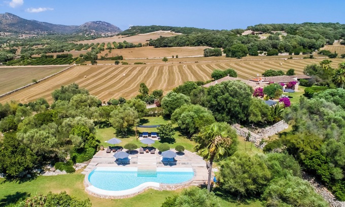 Manacor Villa | Spacious country house with chill-out pool area, barbecue area and extensive garden