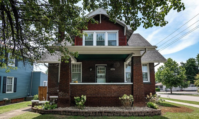 New Albany House | Spacious Craftsman Getaway – Minutes from Louisville & the Bourbon Trail!