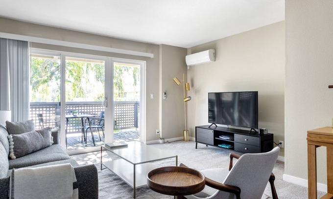 Cupertino Apartment | Spacious Cupertino 2BR w/Pool, BBQ, Gym, near Shopping, by Blueground
