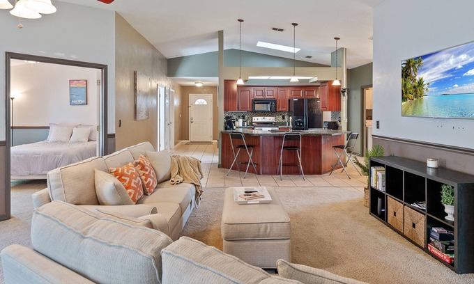 Town Park House | Spacious Daytona Beach Getaway - Near Everything!