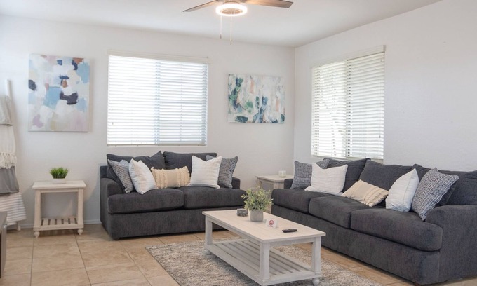Maryvale House | Spacious Desert Oasis Conveniently located!