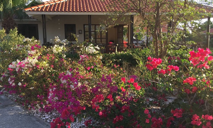 Sint Michiel Villa | Spacious detached villa for 6 people on the beach of Blue Bay Curacao