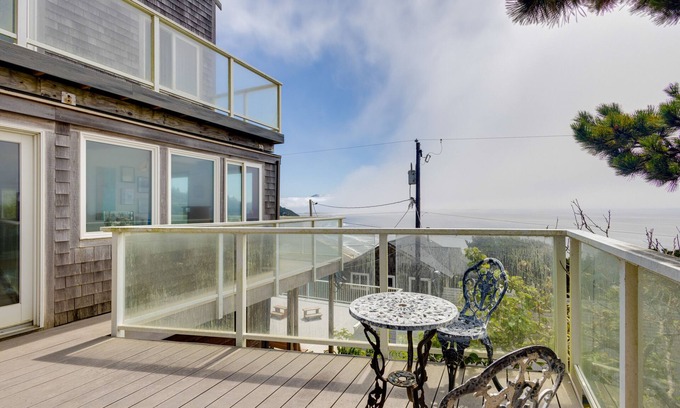 Oceanside House | Spacious dog-friendly home with ocean views, sauna, wood stove & WIFI