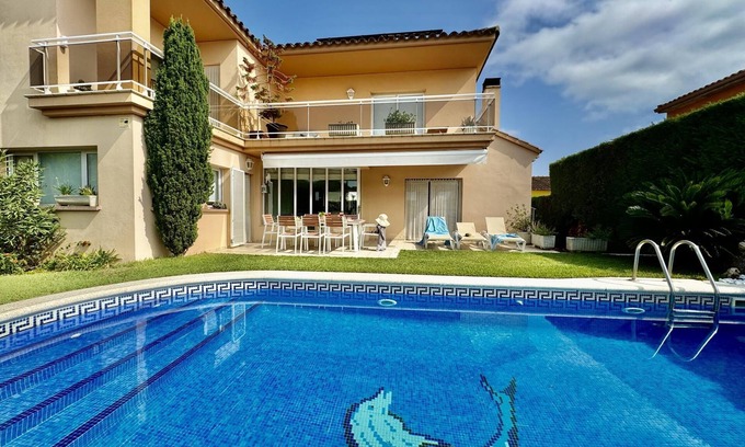Viladamat Villa | Spacious dream house with pool and garden for the whole family.