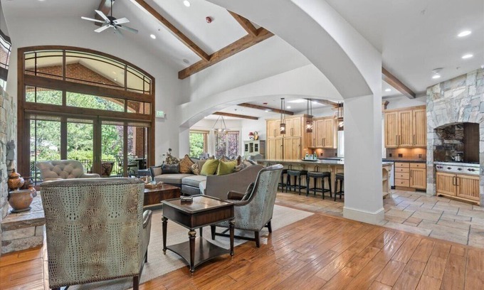 Granite House | Spacious estate, 12000 square feet on a full acre in East Sandy