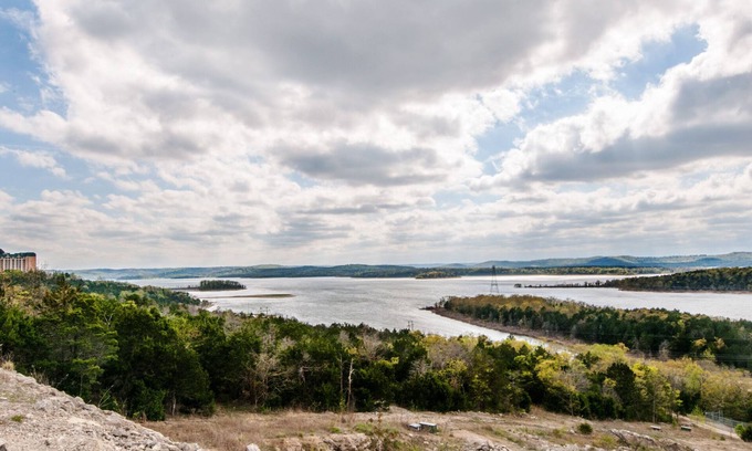 Branson West Condo | Spacious Fall Getaway in StoneBridge Near SDC and Table Rock Lake