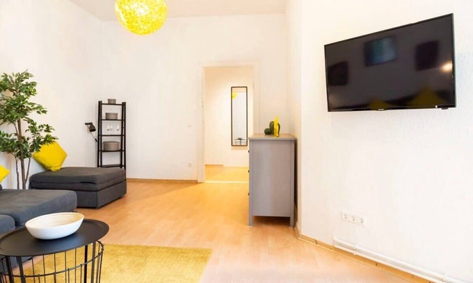 Gleimviertel Apartment | Spacious Family Apartment at Mauerpark plus SelfCheckIn