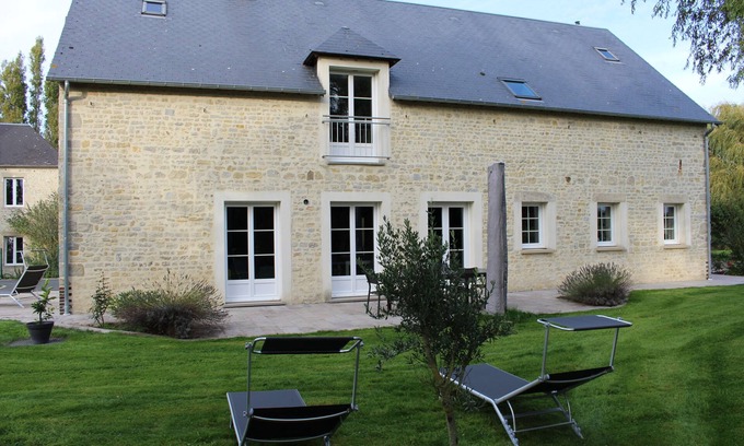 Mosles House | Spacious family home 10 minutes from Bayeux and Omaha