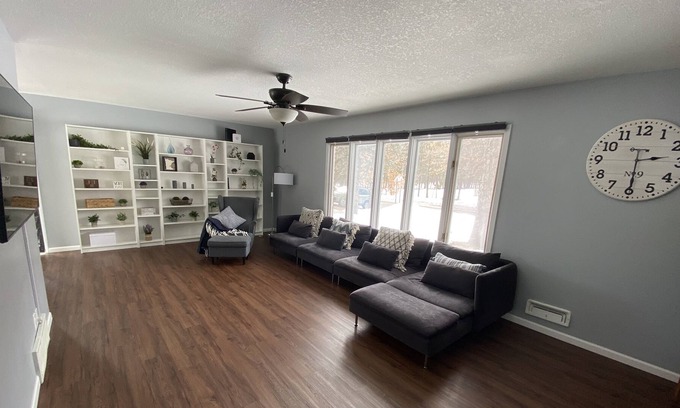 Brooklyn Park House | Spacious Family Home and Private Attached Studio