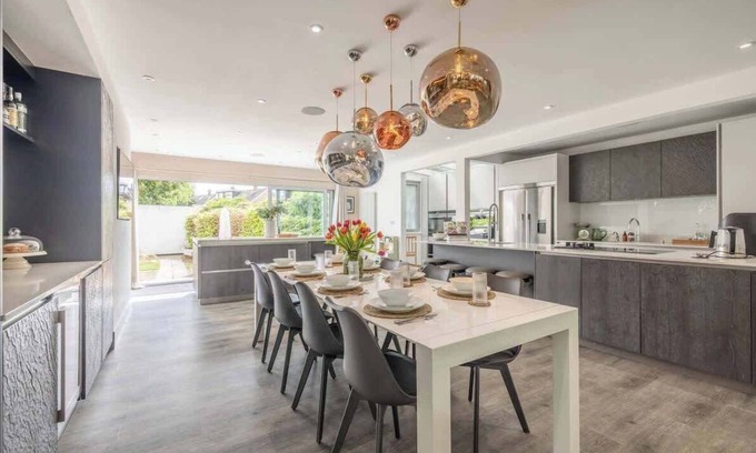 Windsor House | Spacious Family Home near Windsor