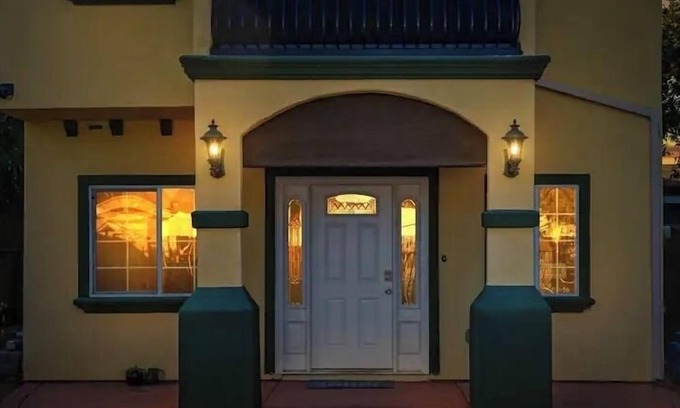 Grant Hill House | Spacious Family Home with Workspace in every room