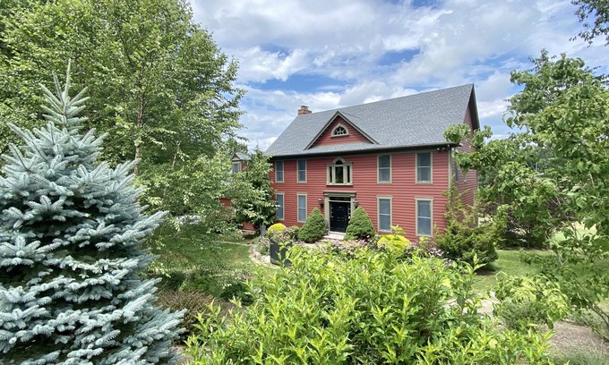 Warwick House | Spacious Farm House on the Lake - 1 Hour from NYC