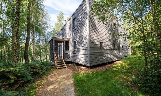 Maubray Villa | Spacious Forestside Mansion