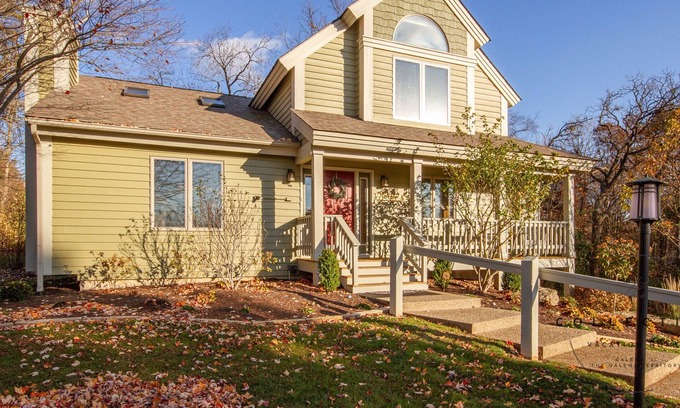 The Galena Territory House | Spacious Galena Retreat on Golf Course | 4 Bed 4 Bath | Hot Tub & Fire Pit