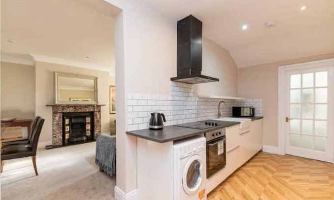 Jesmond Apartment | Spacious Garden Flat in Vibrant part of Jesmond