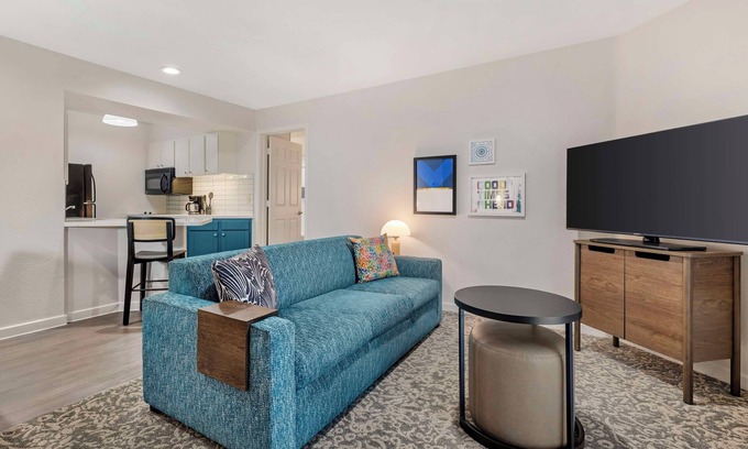 Torrance Hotel | Spacious Good-Value Accommodation! 2 Comfortable Units, Free Parking