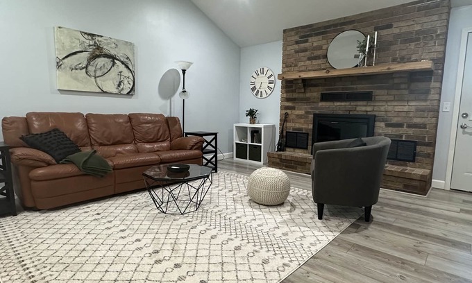 Brookline Station House | Spacious Great Location Sleeps 10, 2 Car Garage, South Springfield, Fenced Yard