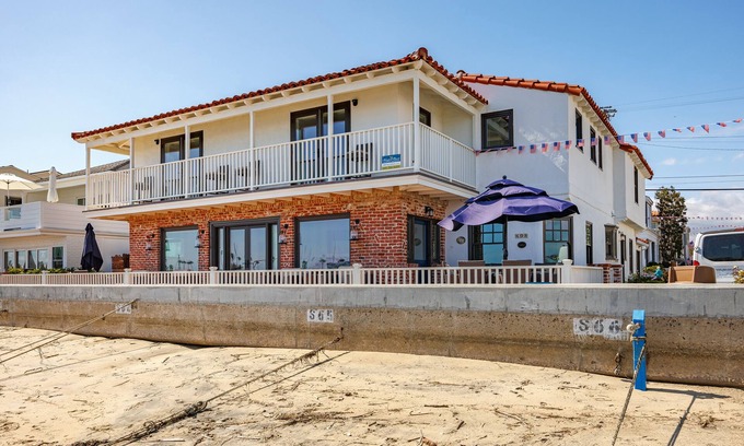 Balboa Island House | Spacious Historic Balboa Beauty
