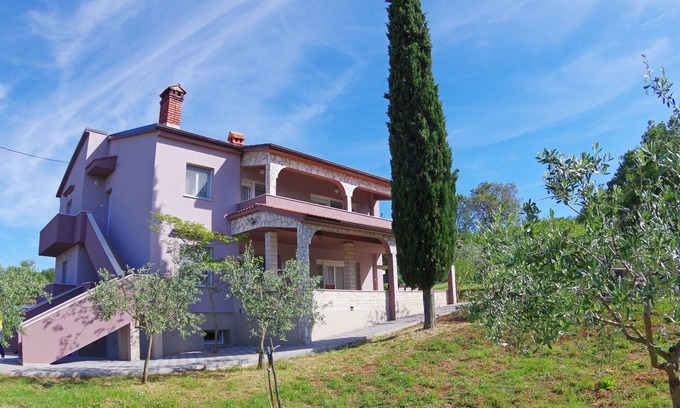 Rakalj Apartment | Spacious Holiday Apartment with Balcony in Village Rakalj
