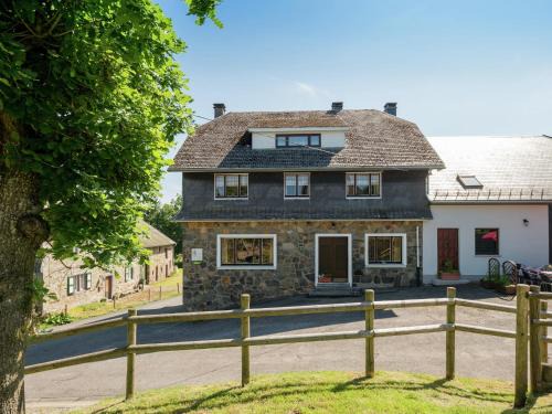Amel House | Spacious holiday home with large garden
