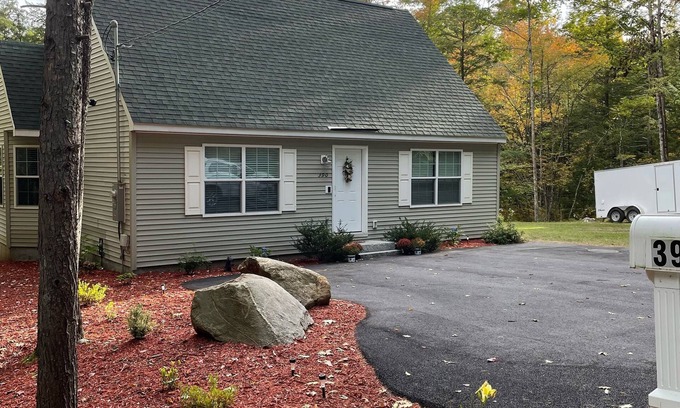 Laconia House | Spacious Home for 14 Guests Near Lake Winnisquam – Close to Everything!